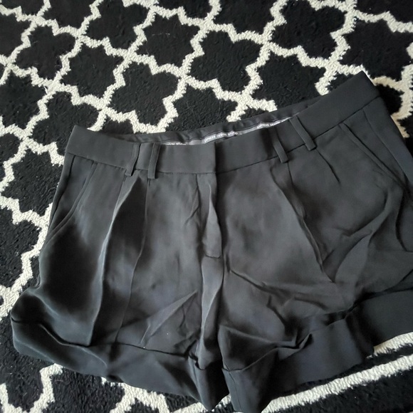 Express Shorts - Picture 1 of 3